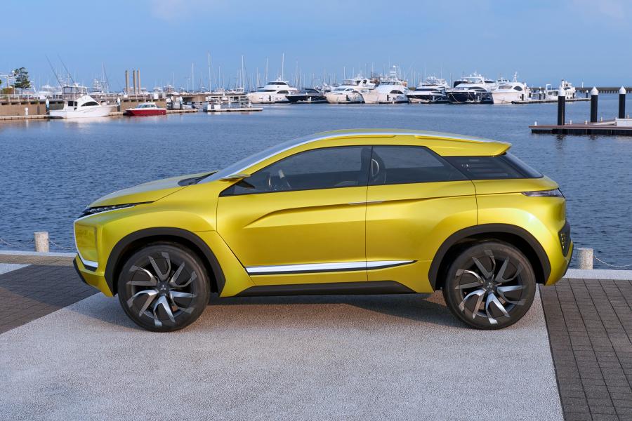  Mitsubishi eX Concept 2015 года  (фото 8 из 33)